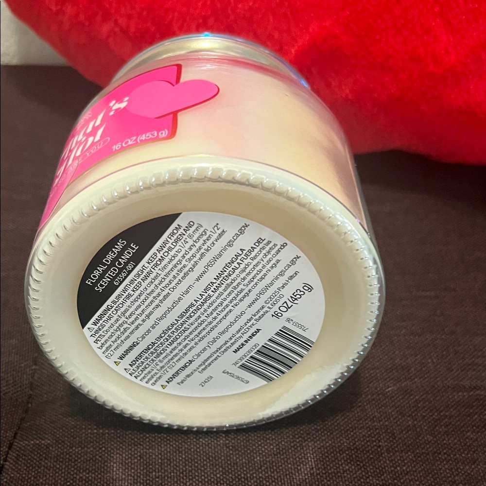 Paris Hilton That's Hot Scented Candle - Pink and White - Picture 6 of 8